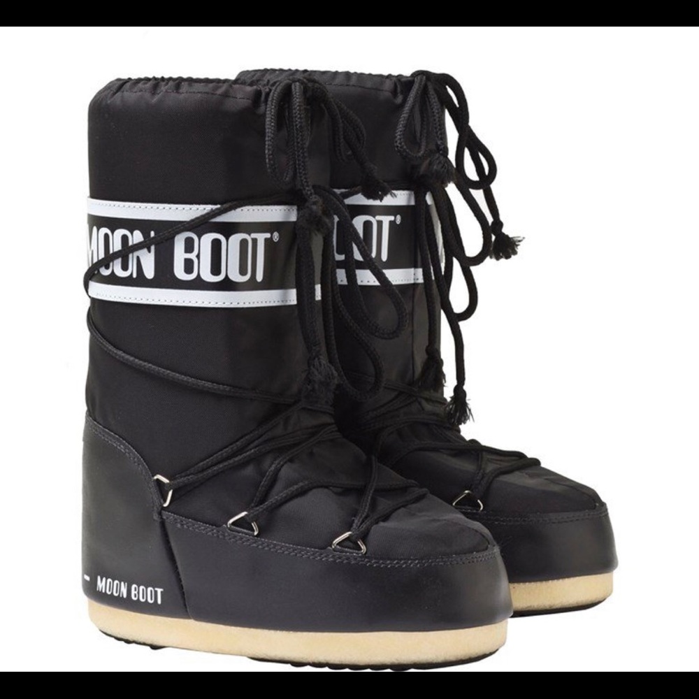 Black moon boots